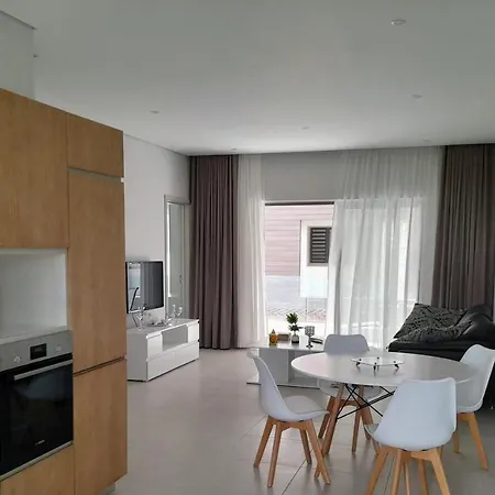 Appt Neuf De 2Ch Ds Residence Avec Piscine, Route Cotiere Grand Baie